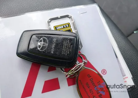 2021 Toyota Rav4 Xle/Xle Premium z USA, uszkodzony, nr VIN 2T3W1RFV0MW133860